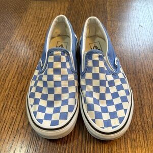 vans slip ones in blue checkered print in women’s size 7.5/men’s size 6